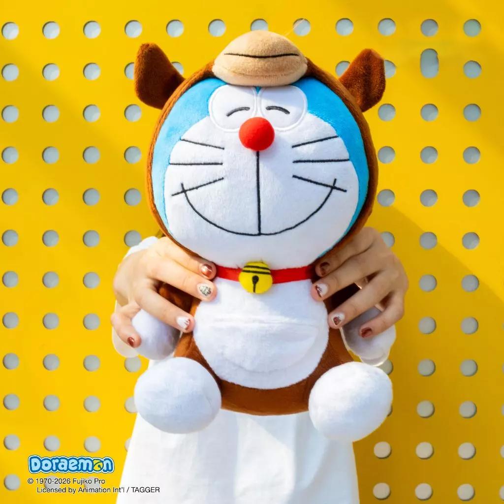Thú Bông Doraemon - Phiên Bản Đặc Biệt Tết Bính Ngọ 2026 - 23 cm - Tagger