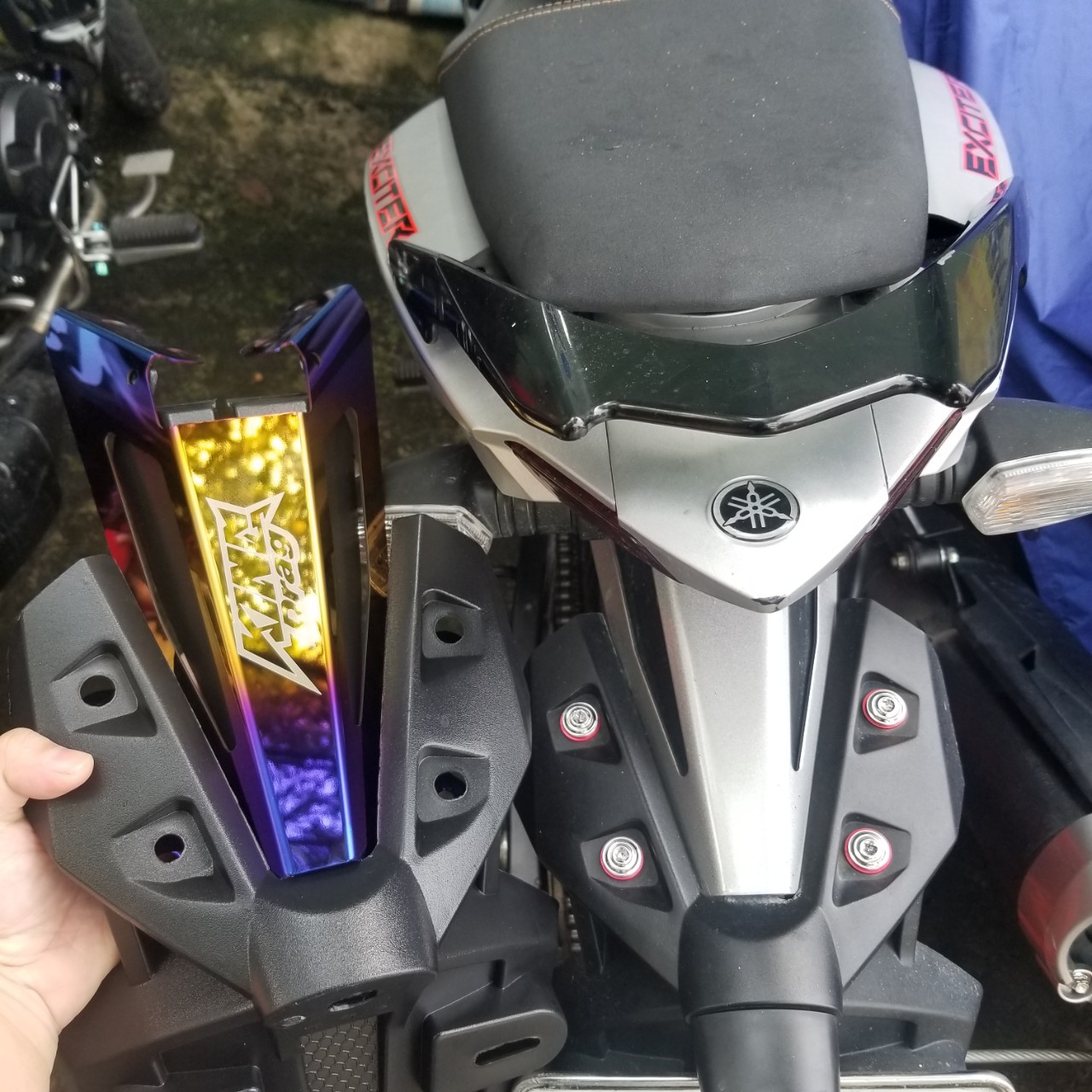Bass dè sau lên màu dành cho dòng Exciter 150 kiểu