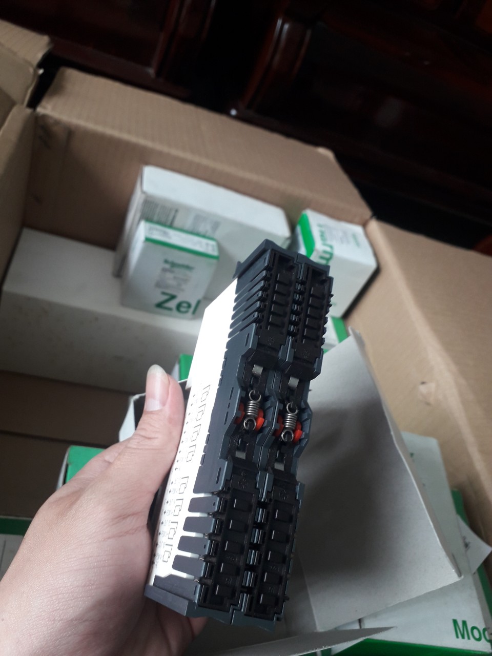 Mô đun STBDDO3705KS Schneider - modul đầu ra số STB DDO 3705 24 V DC - 16 DO Chính hãng