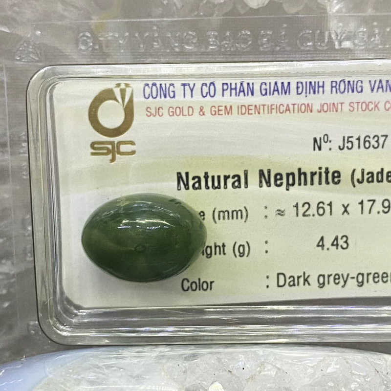 Viên Đá Ngọc Bích Nephrite Phong Thuỷ Tự Nhiên Kiểm Định