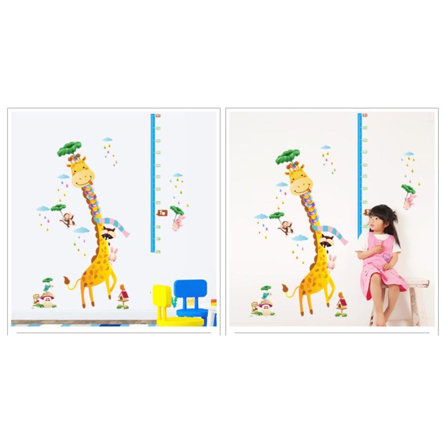Decal trang trí tường - Thước đo hươu Khăn quàng cổ đáng yêu