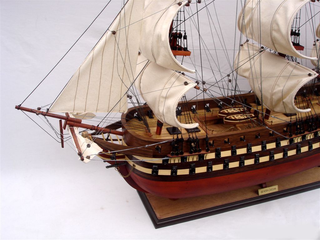 Thuyền buồm gỗ USS North Carolina dài 97cm