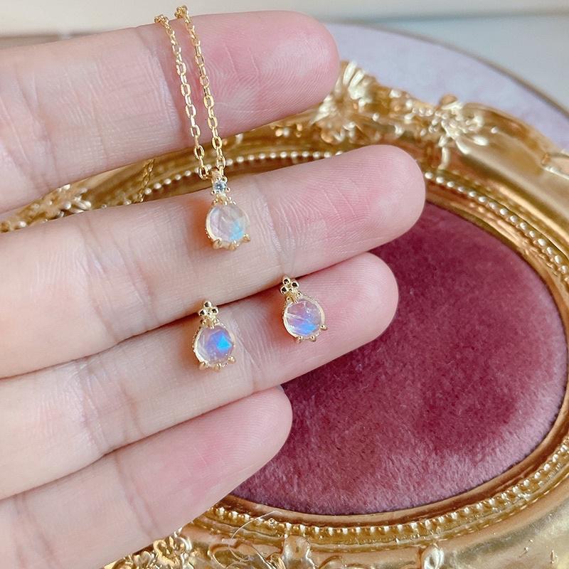 Vòng cổ mặt trăng nhỏ nhắn