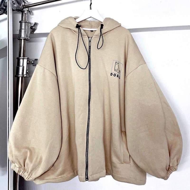 ÁO KHOÁC NỮ IN MÈO DORI TAY CHUN CHẤT NỈ NGOẠI DÀY MŨ CÓ DÂY RÚT MỚI LẠ CỦA KMG BAO ĐẸP TP015