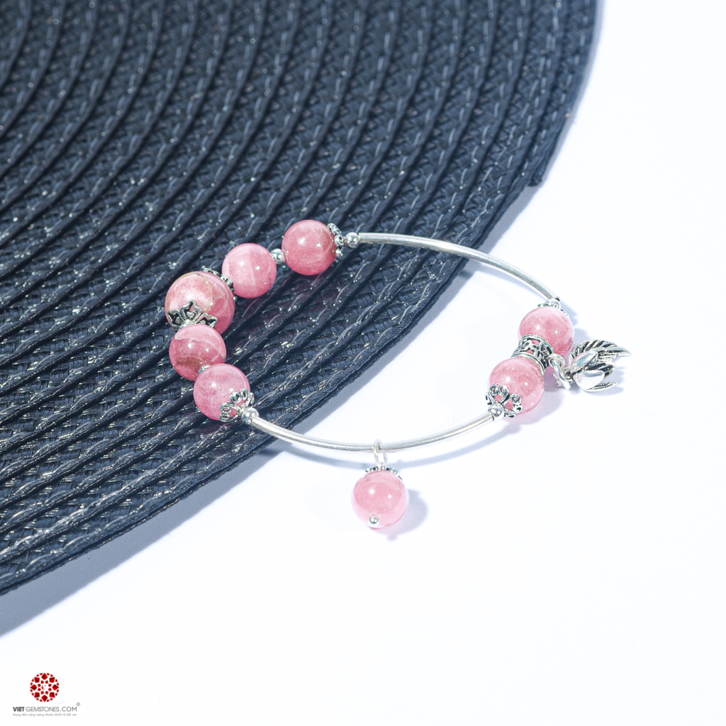 Lắc Tay Đá Đào Hoa phối charm bạc Thái cao cấp 92.5% - Hợp mệnh Hỏa, Thổ, giúp trợ duyên, chiêu tài | VietGemstones