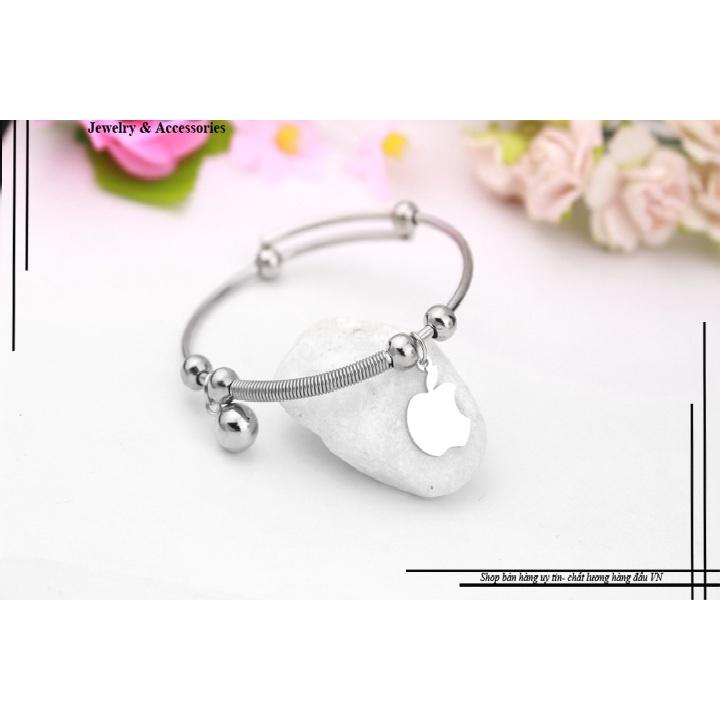 Lắc tay inox nữ, Vòng tay nữ kèm phụ kiện trái táo thời trang thép không gỉ- LTQC05
