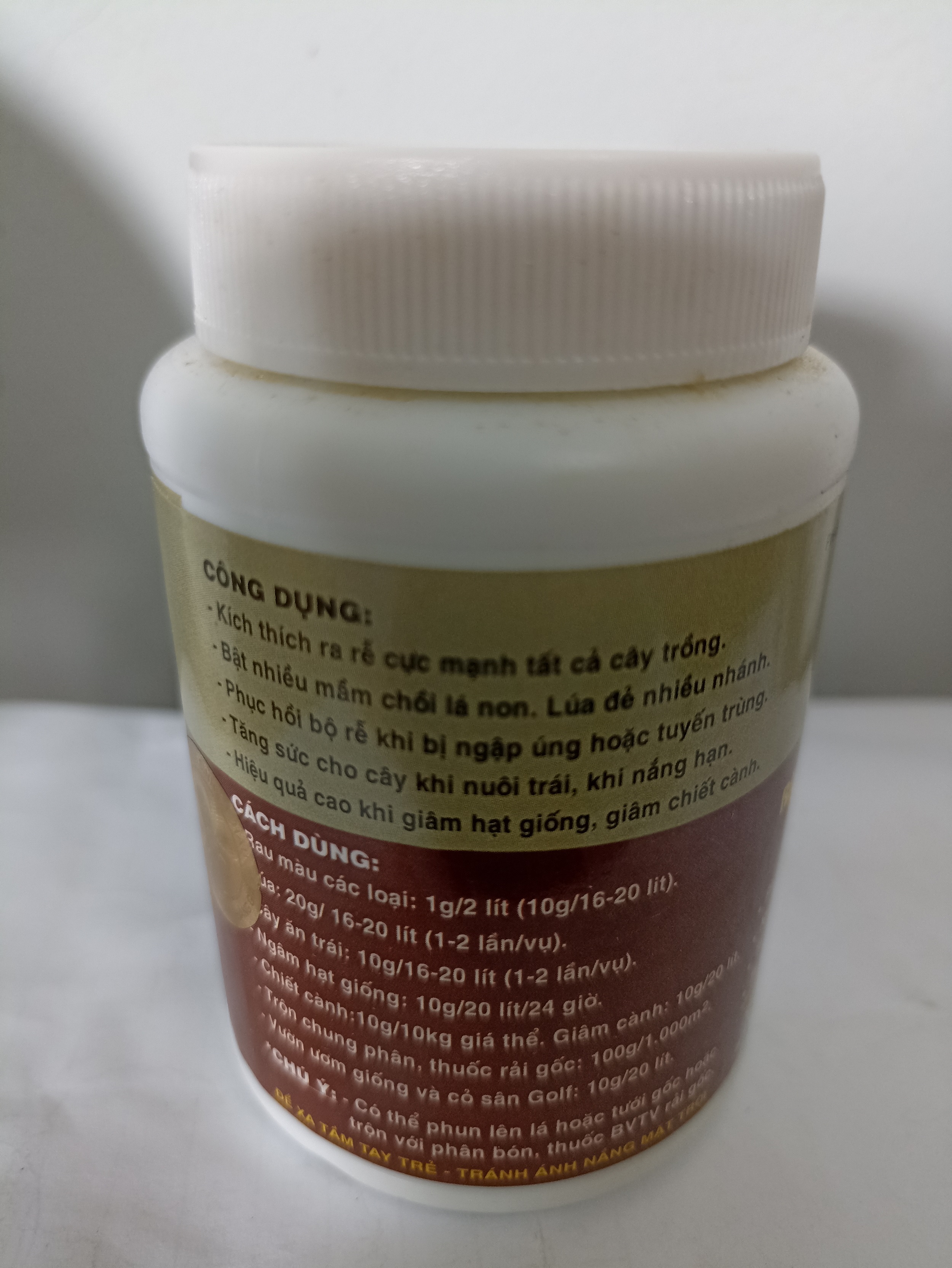 Phân bón vi lượng NUTRI FOR ROOTS ra rễ cực mạnh - chai 100 gram