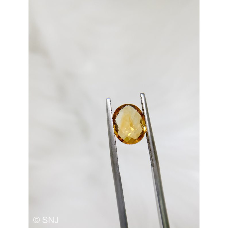 Viên đá citrine thạch anh vàng 3.6 carat hình oval làm nhẫn mặt dây rất đẹp