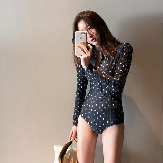 Đồ bơi tay dài chấm bi phong cách Hàn Quốc