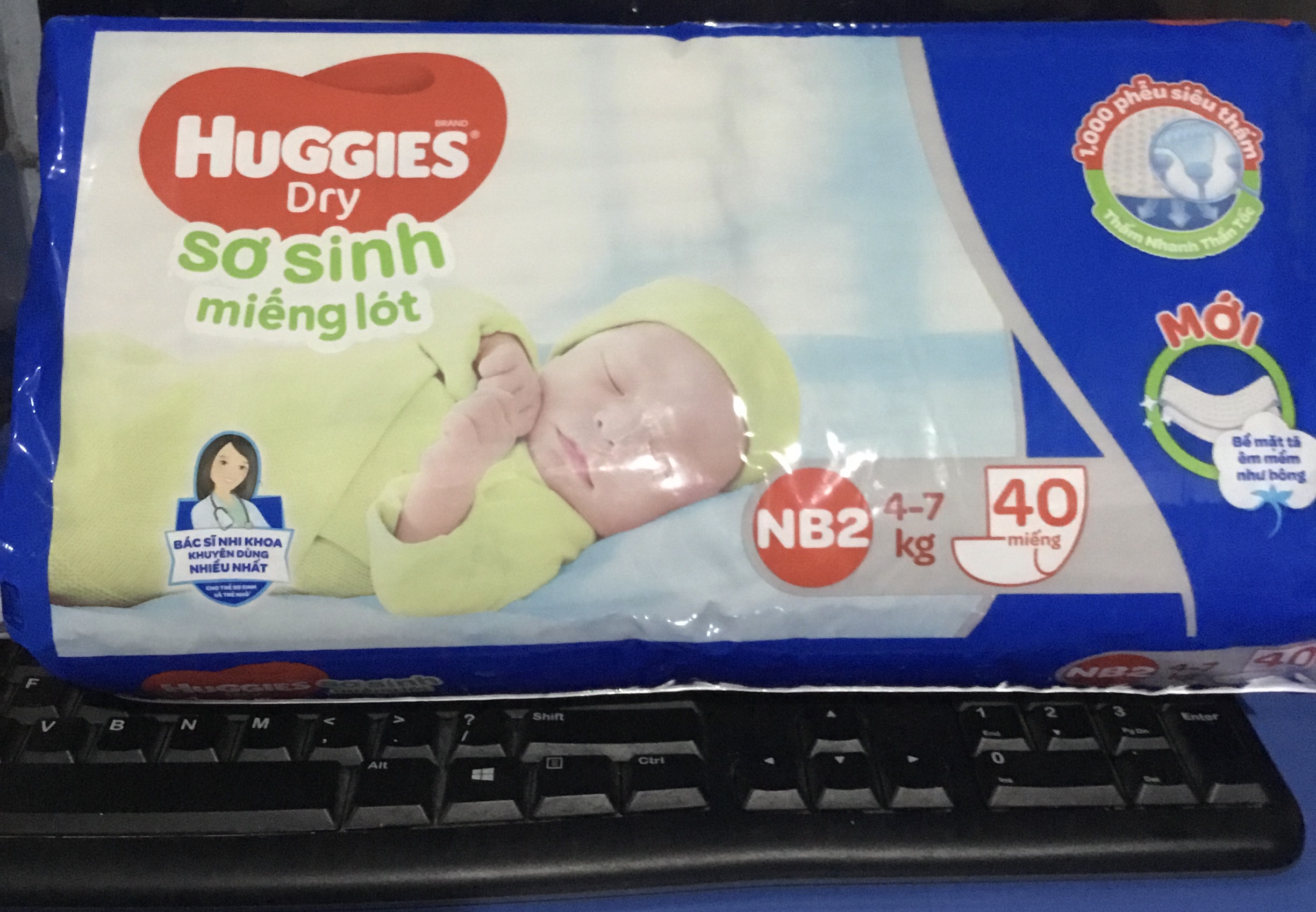 Sỉ- Miếng Lót Sơ Sinh Huggies Newborn 2 (NB2 40 Miếng) Mẫu Mới - HSD luôn mới