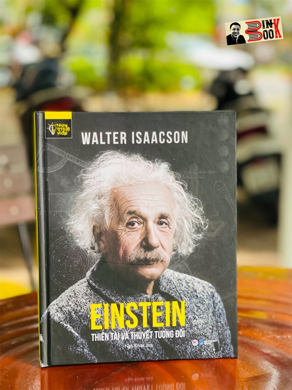 Bộ sách những trí tuệ vĩ đại Bìa cứng in 4 màu có minh họa EINSTEIN  Thiên tài và thuyết tương đối - Walter Isaacson  Tân Việt books