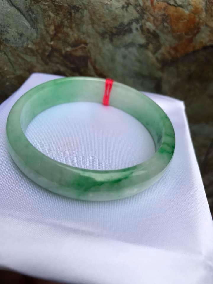 VÒNG ĐÁ CẨM THẠCH HẸ LÝ SAO 48MM ĐÁ TỰ NHIÊN CAO CẤP XANH LÝ TRẮNG ĐỀU VÒNG ĐẸP NỮ MẠNG THUỶ MỘC HOẢ TỪ 48 đến 56kg ĐEO