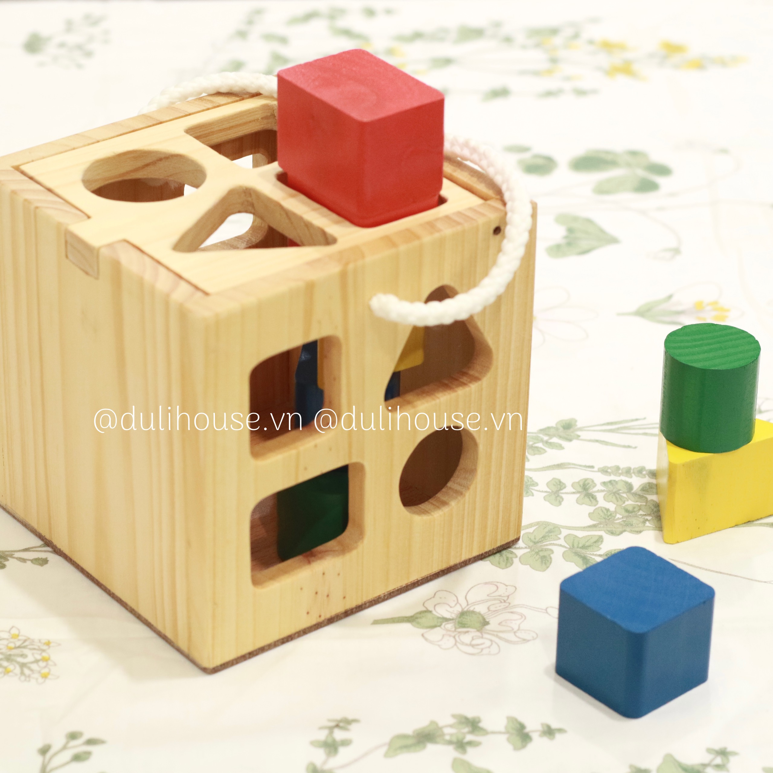 Hộp thả hình khối bằng Gỗ 4 màu 8 khối - Giúp bé tăng khả năng nhận biết Màu sắc, Hình khối và phát triển tư duy sớm - Sản xuất tại Việt Nam