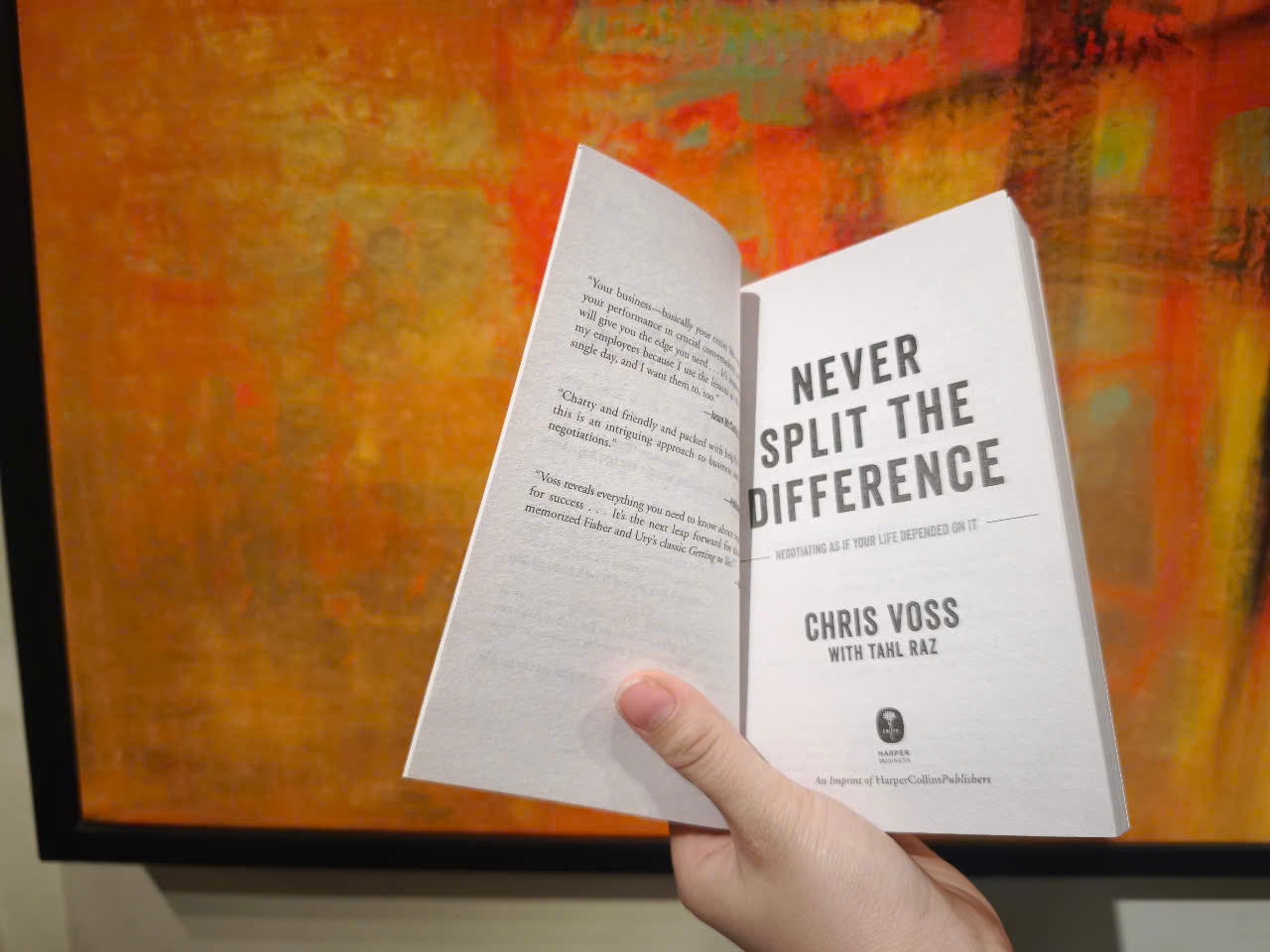 Sách - Never Split the Difference: Negotiating As If Your Life Depended On It by Chris Voss - Mass Market Paperback US - Ngoại văn nhập khẩu