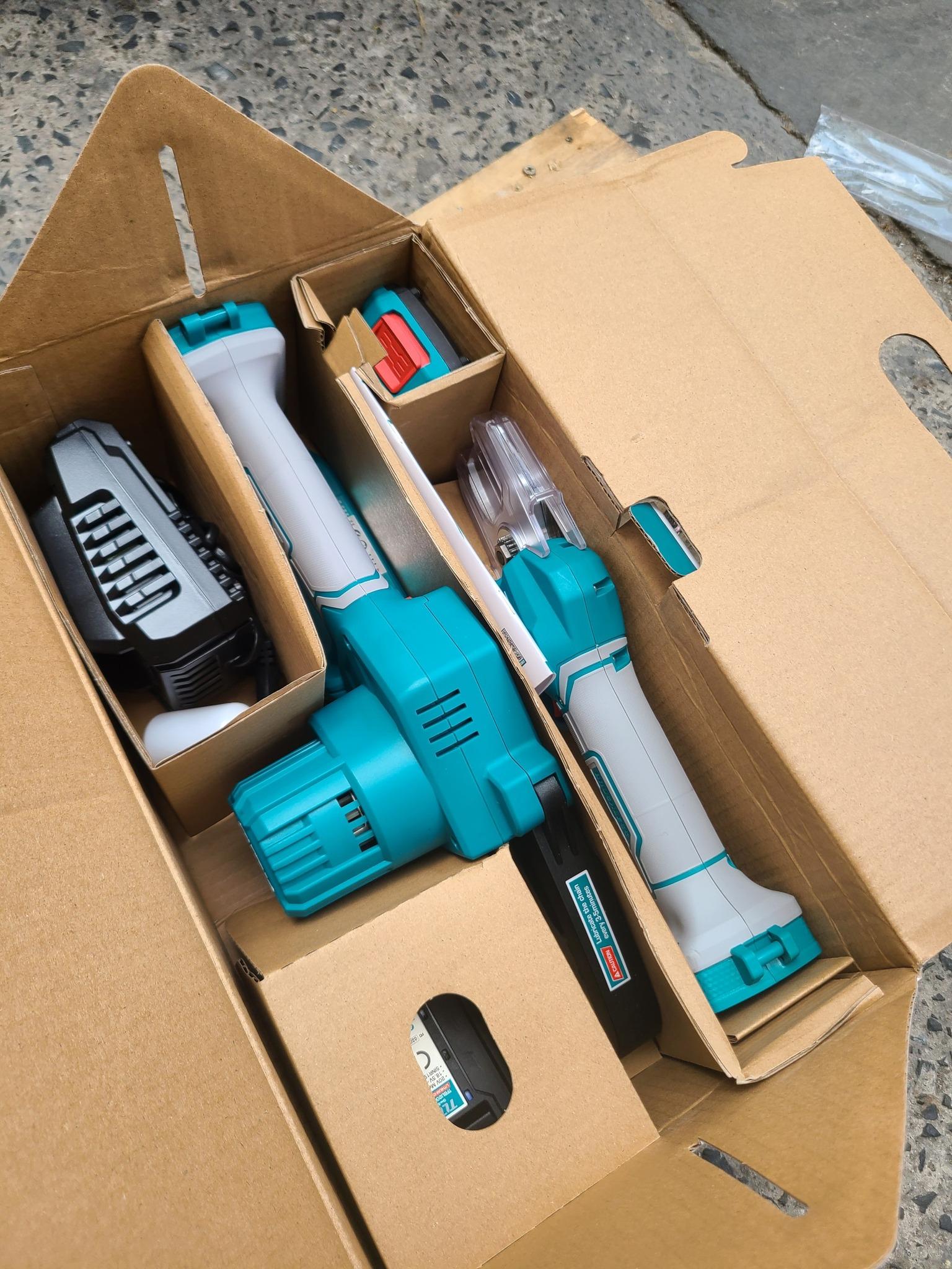 BỘ COMBO 2 MÁY CẮT CÀNH VÀ MÁY CƯA XÍCH MINI DÙNG PIN 20V (2 pin 2.0Ah &amp; 1 sạc) TOTAL TOSLI23012 - HÀNG CHÍNH HÃNG