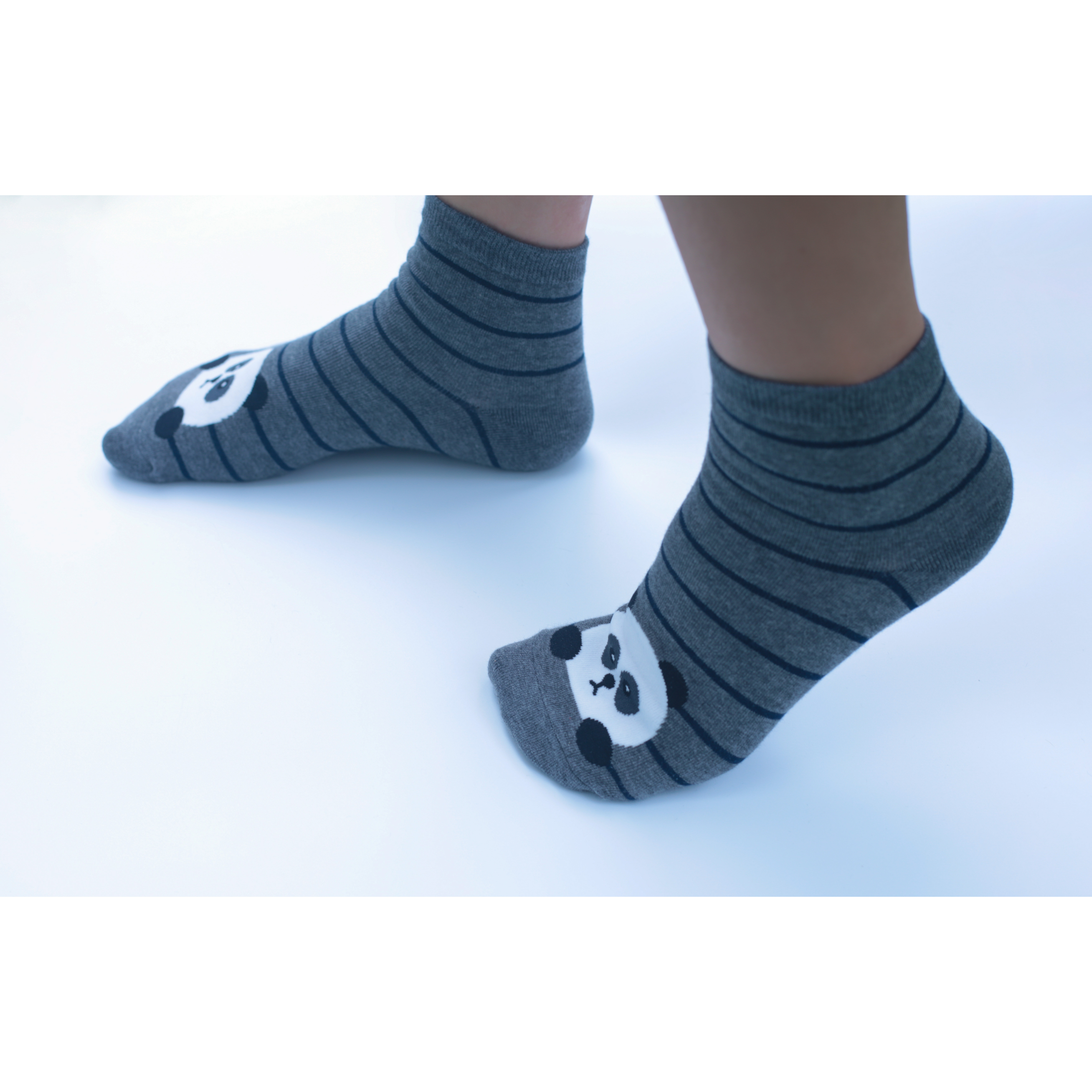 Vớ nữ cao cấp, nhập khẩu Hàn Quốc thương hiệu KIKIYA SOCKS - Vớ sọc gấu W-C-034