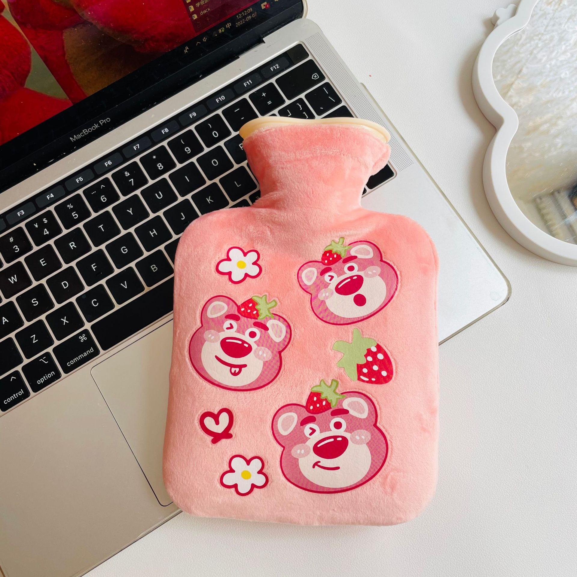 Hình Gấu Dâu Bình Nước Nóng Đựng Nước Sưởi Tay Miếng Sưởi Máy Sưởi Túi Đựng Nước Nóng An Toàn Tiện Lợi Máy Sưởi Tay Thú Cưng Dễ Thương Màu sắc: 1