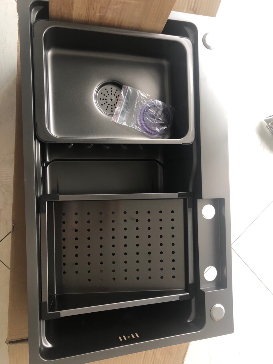 Bồn chậu rửa chén bát 1 hố lớn nano đen, xám 75x46 dày 3.5 li GỒM VÒI THÁC NƯỚC