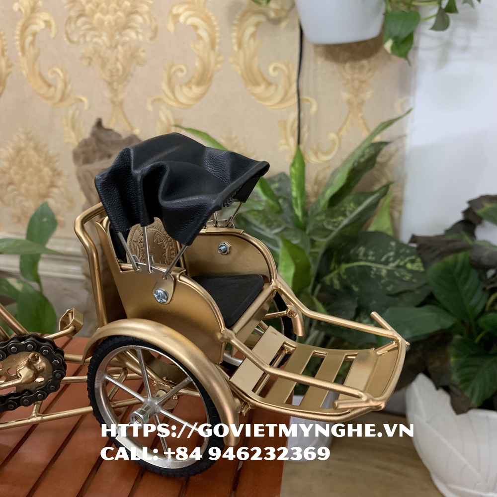 Mô hình xe xích lô sắt trang trí quà tặng đối tác quà biếu khách hàng mang đậm bản sắc - Dài 25cm - Màu nhũ đồng