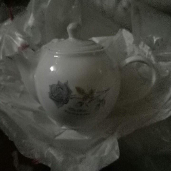 Ấm trà Hoa Hồng Bát Tràng sứ trắng đẹp Dung Tích 500 ml