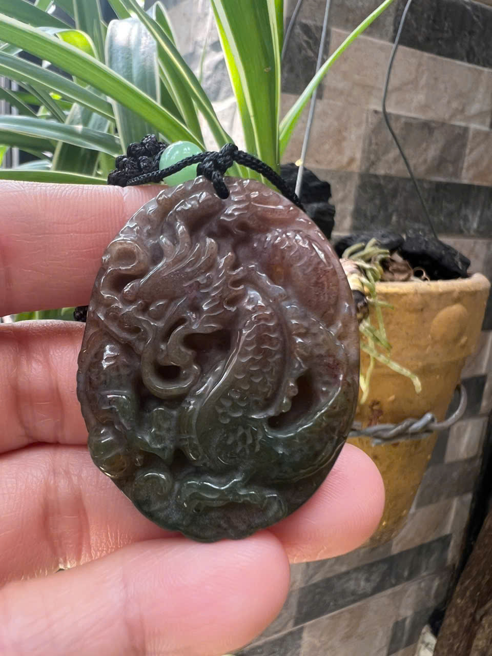 Mặt Dây Chuyền Oval Chạm Rồng Lượn Đá Casidon Size Ngang 46mm Dầy 7mm màu Hồng Xanh nhẹ đẹp ạ