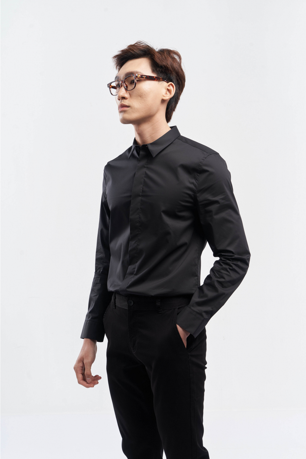 Áo sơ mi nam màu TRẮNG và ĐEN cổ normal nẹp ẩn form Slim fit 10F21SHL005 | LASTORE MENSWEAR