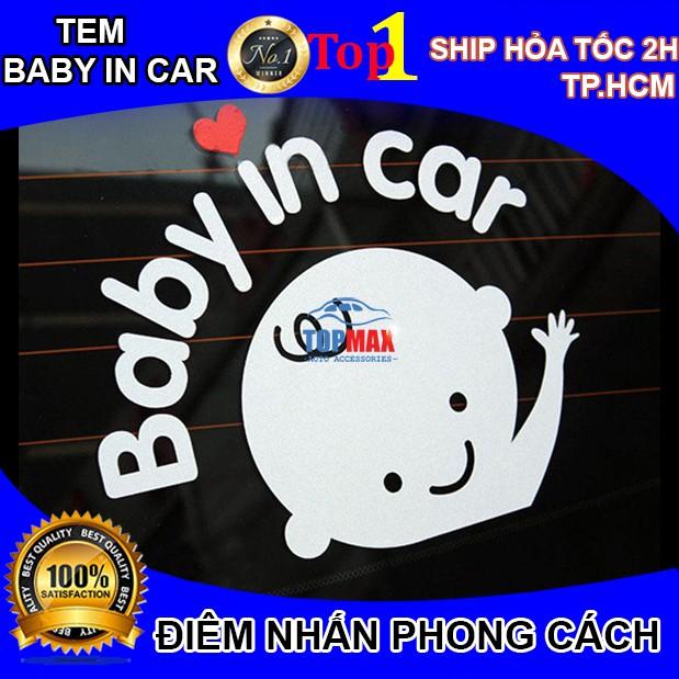 Tem BABY IN CAR dán phía sau và hai bên xe ô tô