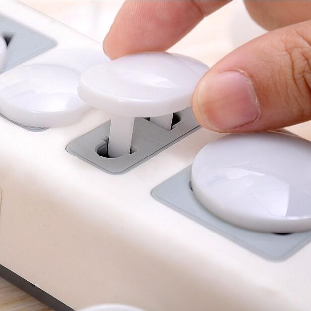 Bộ 15 nút bịt ổ điện 2 chân bằng nhựa cứng màu trắng