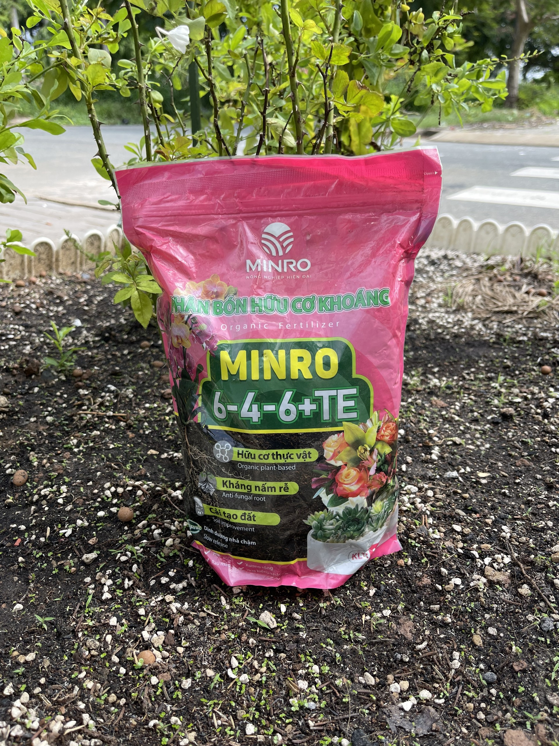 Phân hữu cơ khoáng Minro 6-4-6 + TE viên nén gói 1kg chuyên dùng cho cây cảnh, hoa kiểng và vườn trồng rau ,cây ăn trái