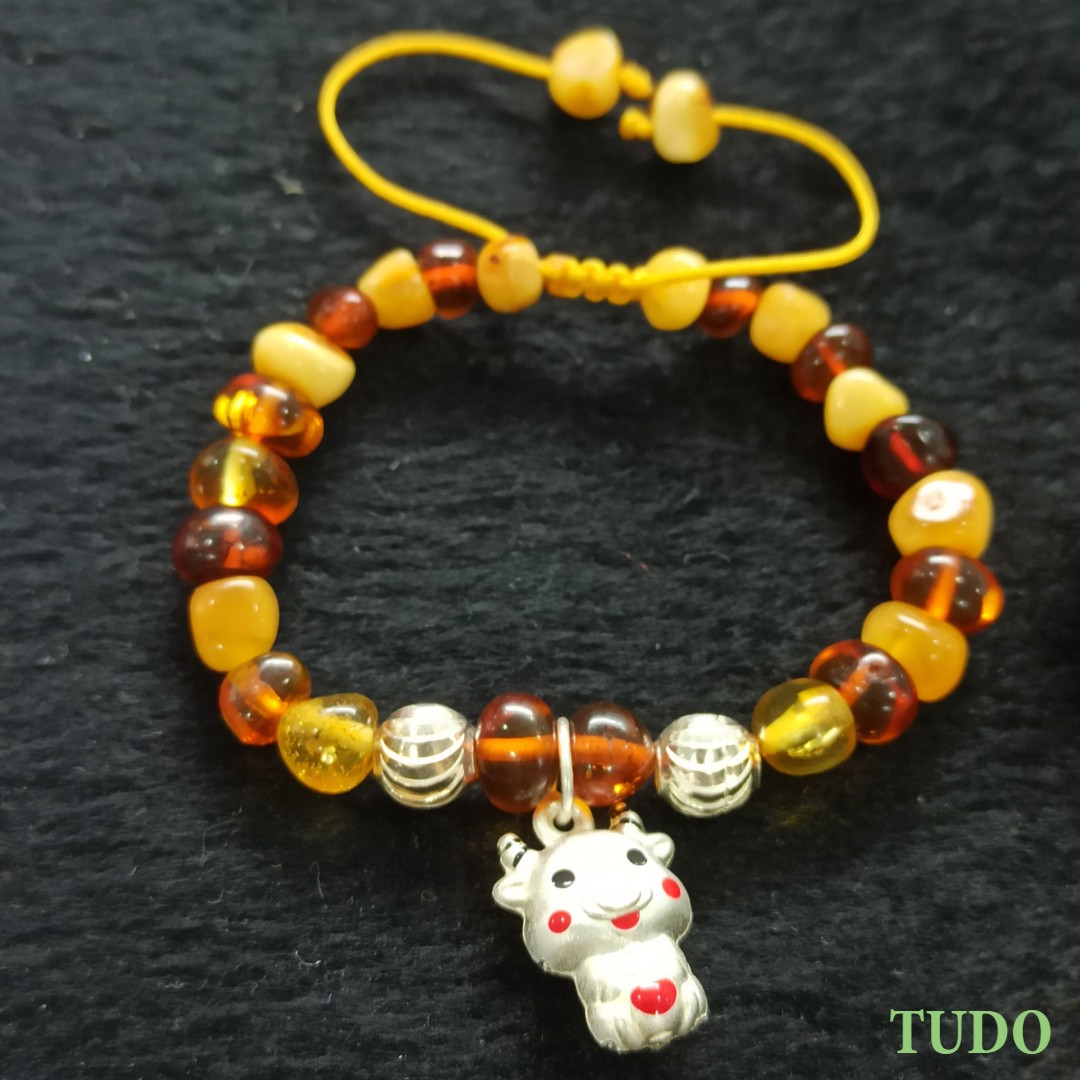 Vòng tay TUDO hổ phách tự nhiên mix charm bạc sửu và bi bạc 925