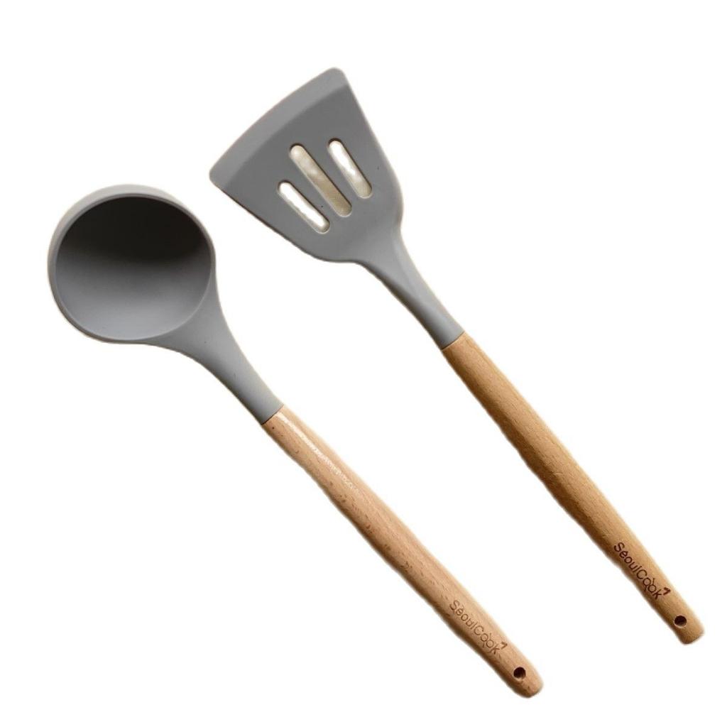 – Bộ 2 dụng cụ nấu ăn Vá/ Sạn/Xẻng có rãnh cán gỗ Seoulcook cao cấp, chống dính dùng cho nhà bếp