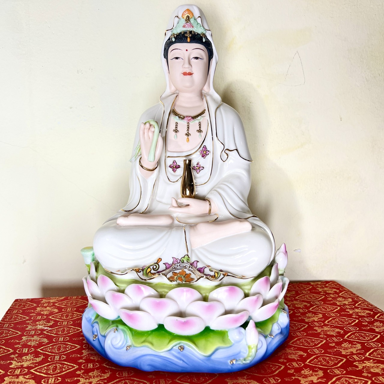 Tượng Quan Âm gốm sứ cao cấp ngồi trên đài sen cao 30cm