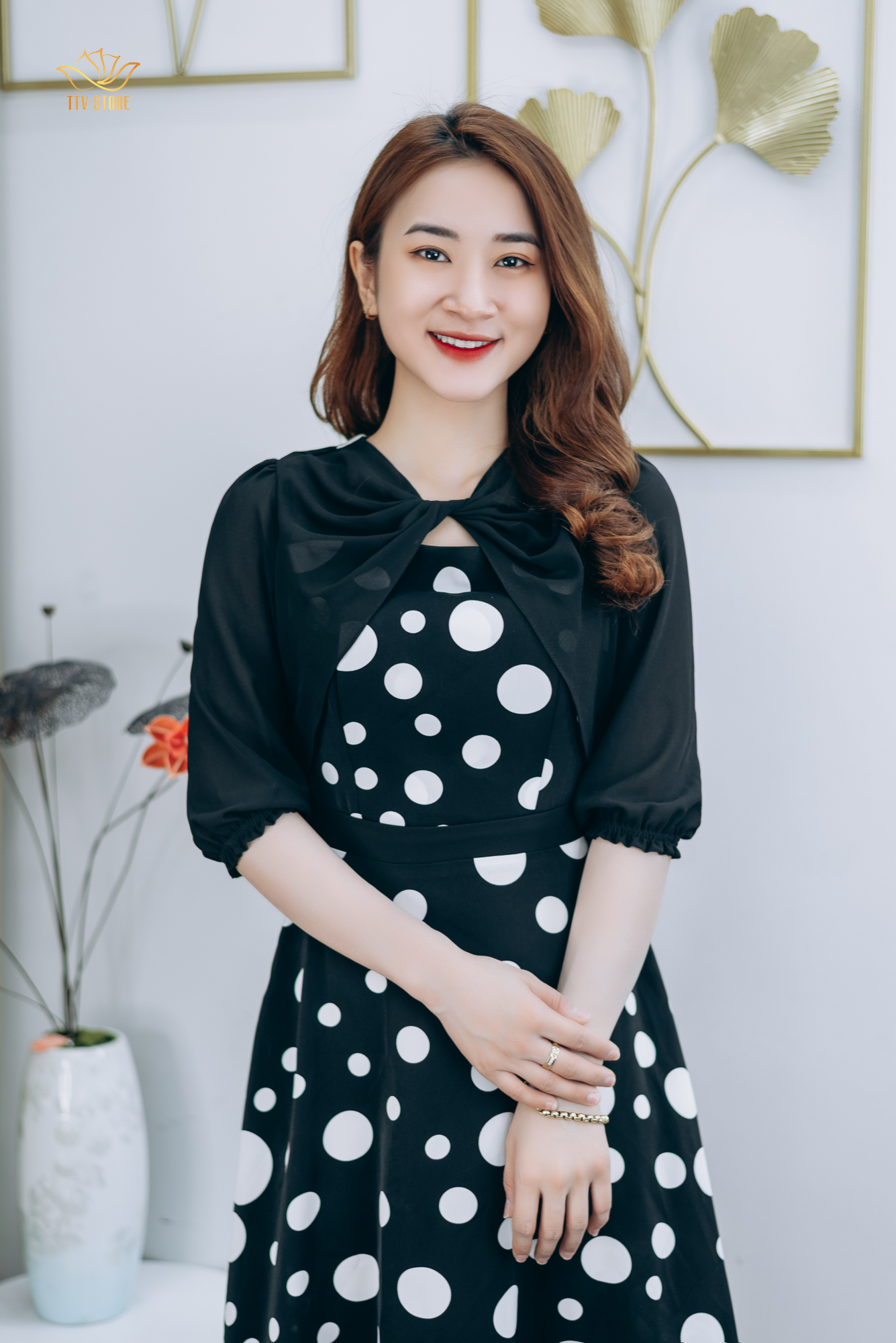 Đầm xòe thiết kế trung niên sang trọng cao cấp Cổ phối nơ màu Đen bi trắng TTV STORE TTV1274