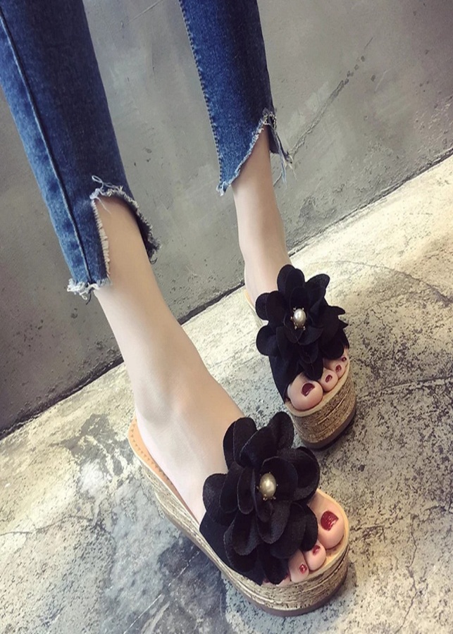 Giày đế xuồng đính hoa hạt ngọc