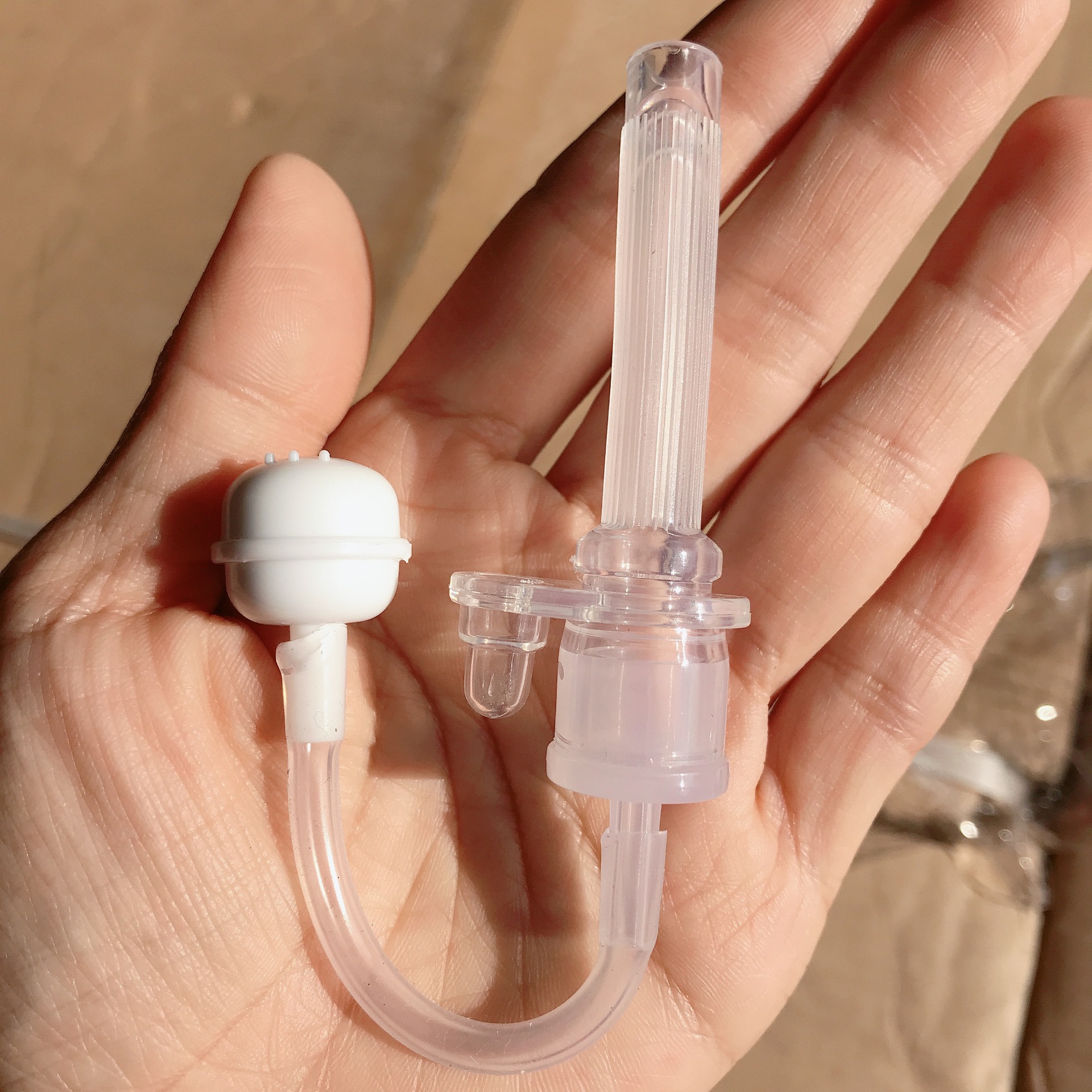 Bình tập uống nước 250ml cho bé từ 6 tháng có van chống sặc được làm từ nhựa Tritan an toàn cho bé