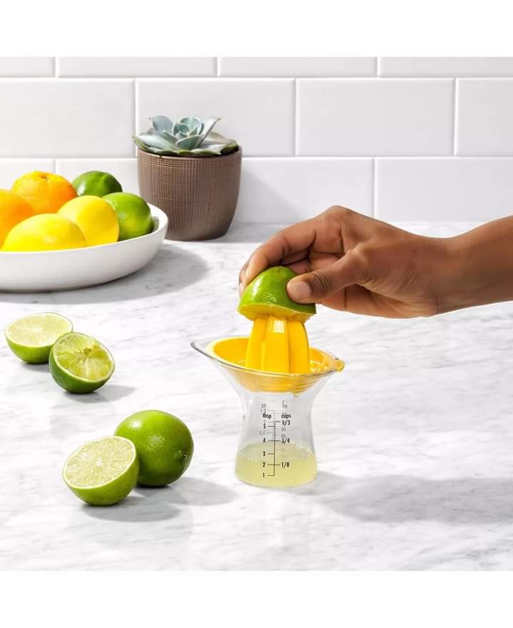 Dụng cụ vắt chanh OXO có vạch đo dung tích Hàng chính hãng