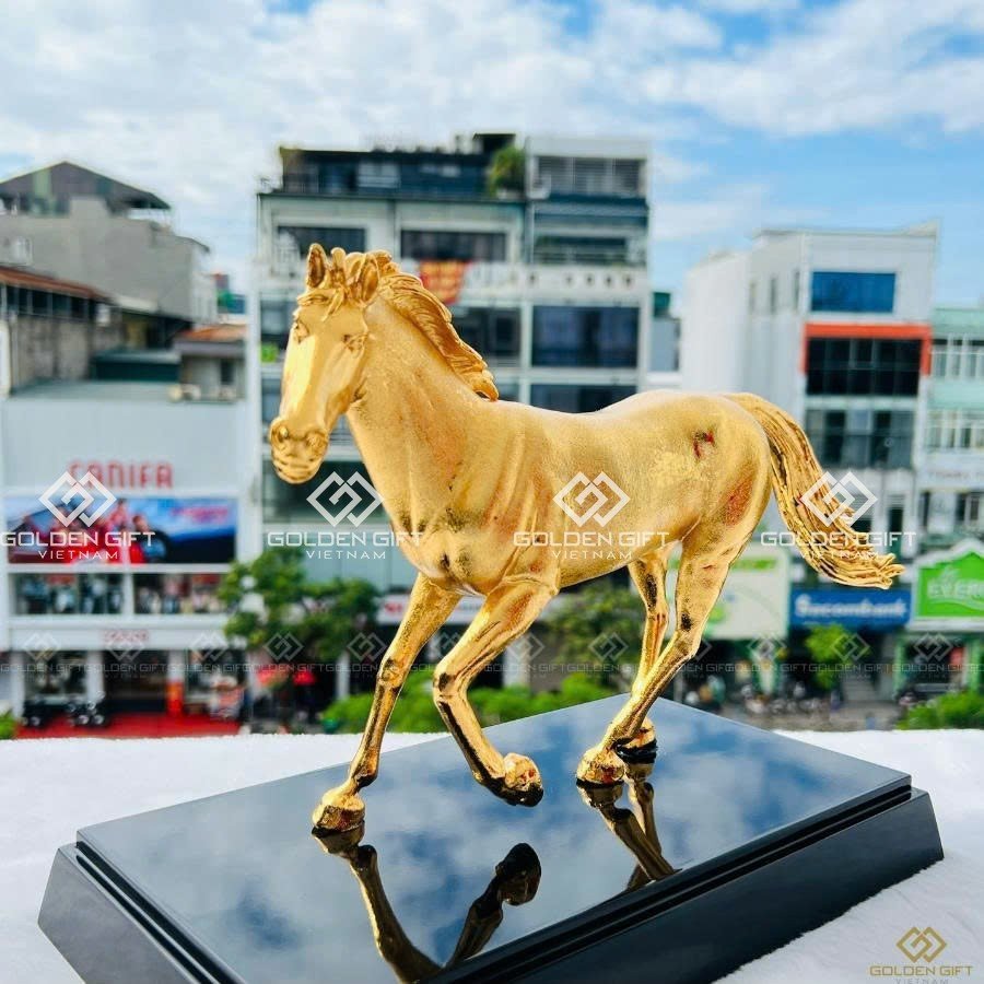 TƯỢNG NGỰA VÀNG AN NHIÊN