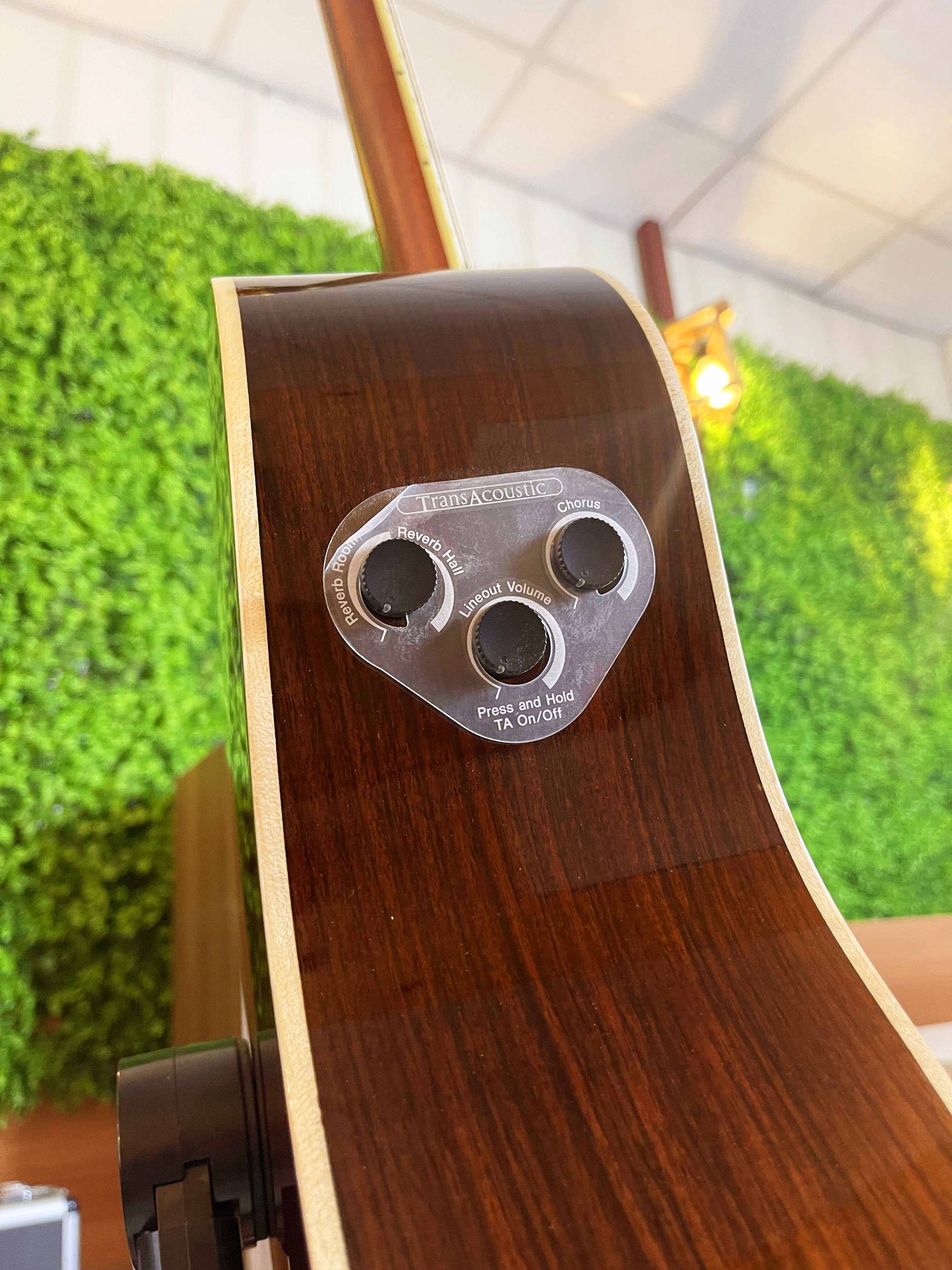Đàn Guitar Acoustic Yamaha LL-TA