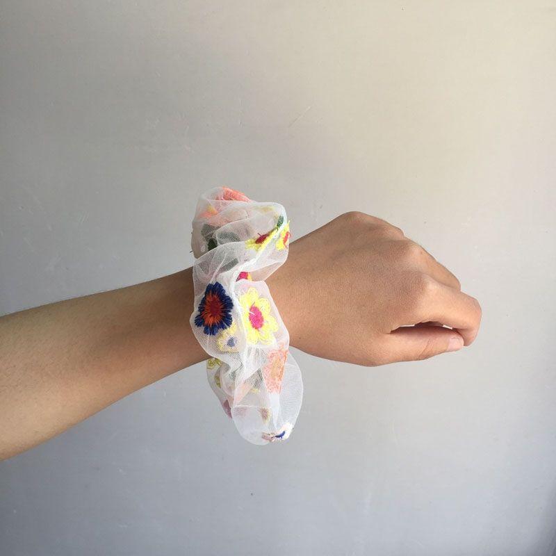 Cột tóc scrunchies thêu hoa