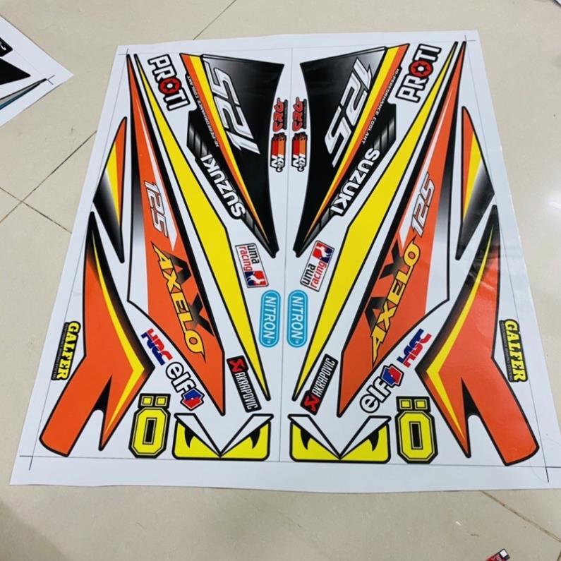 Tem xe axelo đỏ đen