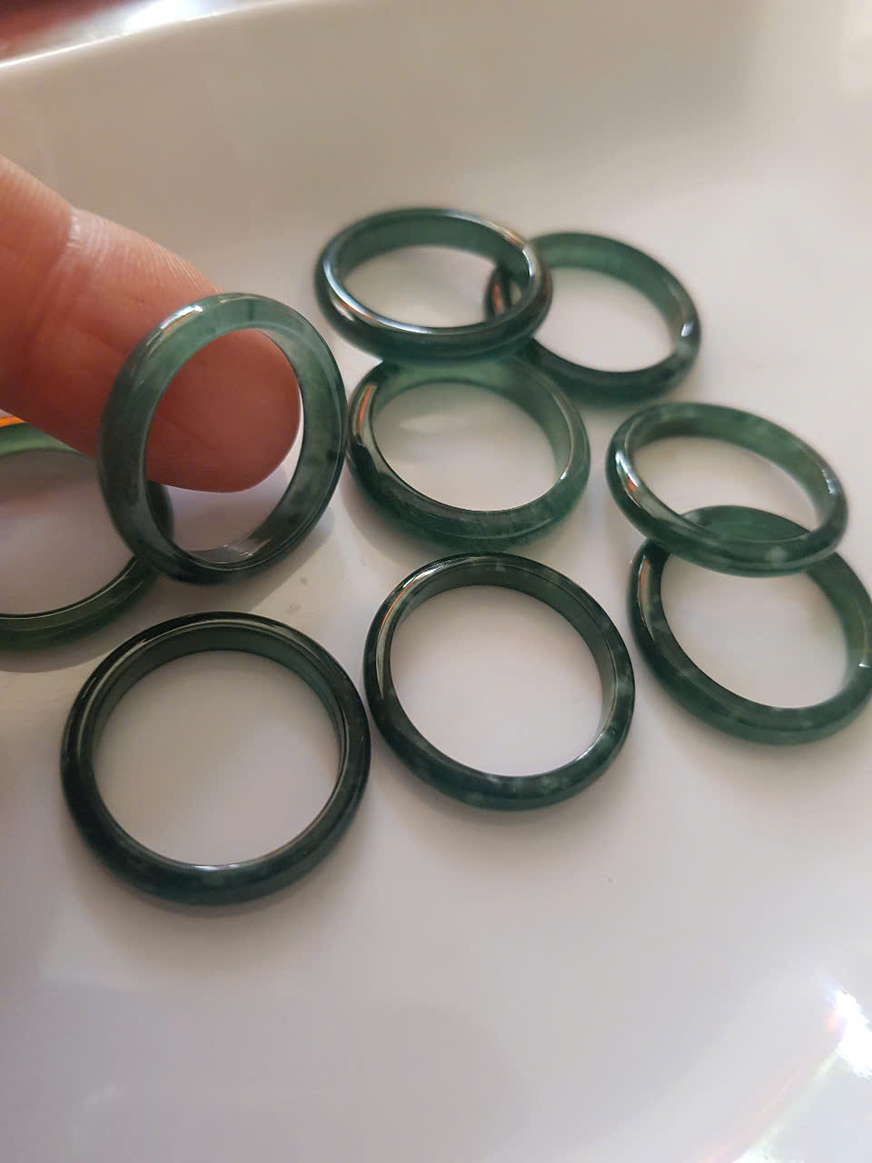 Chiếc Nhẫn nữ mới đá cẩm thạch xanh lam ngọc tự nhiên  Nhẫn bản nhỏ Ni 16mm x cao 3mm  x dầy 2mm màu xanh nhẹ nhàng đều xuất sắc đem lại may mắn tài lộc rẻ đẹp dành cho các Chị em nữ đeo tay ngón bất kỳ nhẫn 16mm ạ