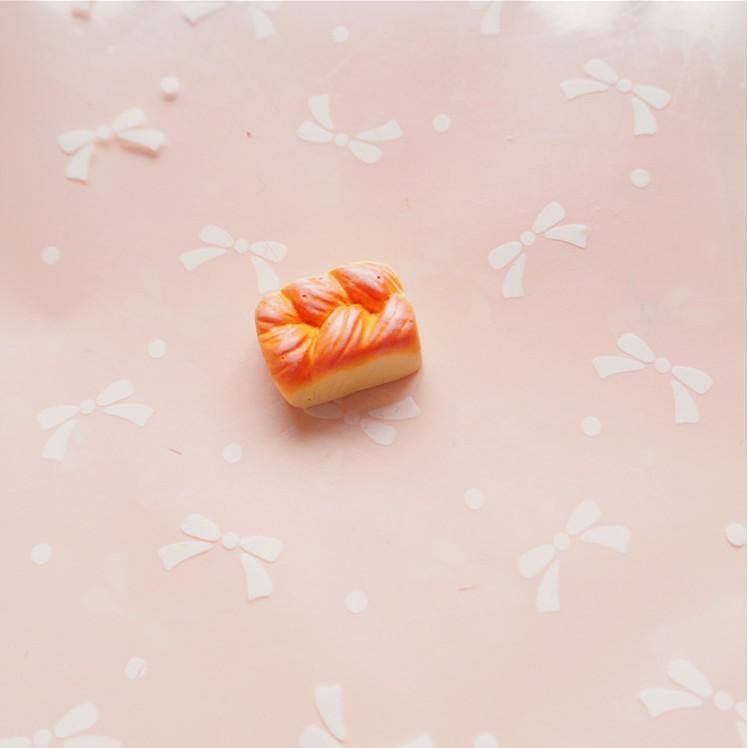 HN * Gói 30 mẫu charm bánh mì Bread trang trí vỏ điện thoại, huy hiệu, đính quần áo, DIY