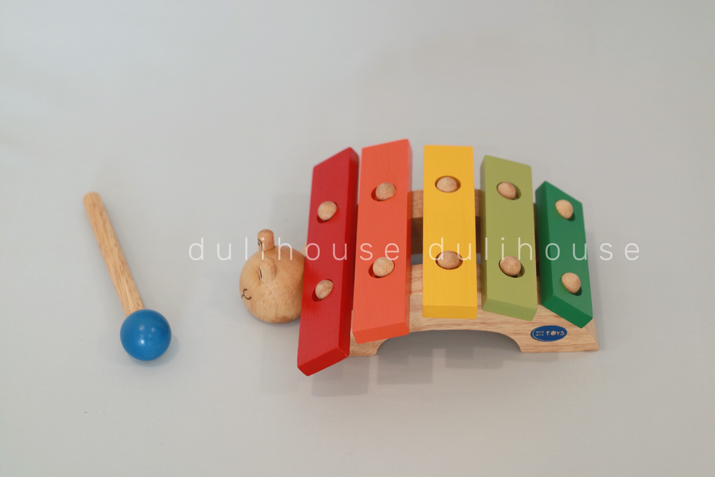 Đồ chơi gỗ cao cấp Đàn hình rùa, giúp bé phân biệt được các màu sắc cơ bản, phát triển trí não, tâm hồn một cách toàn diện, kết hợp tốt giữa tay và mắt, tạo sự khéo léo, nhanh nhẹn - Sản xuất tại Việt Nam