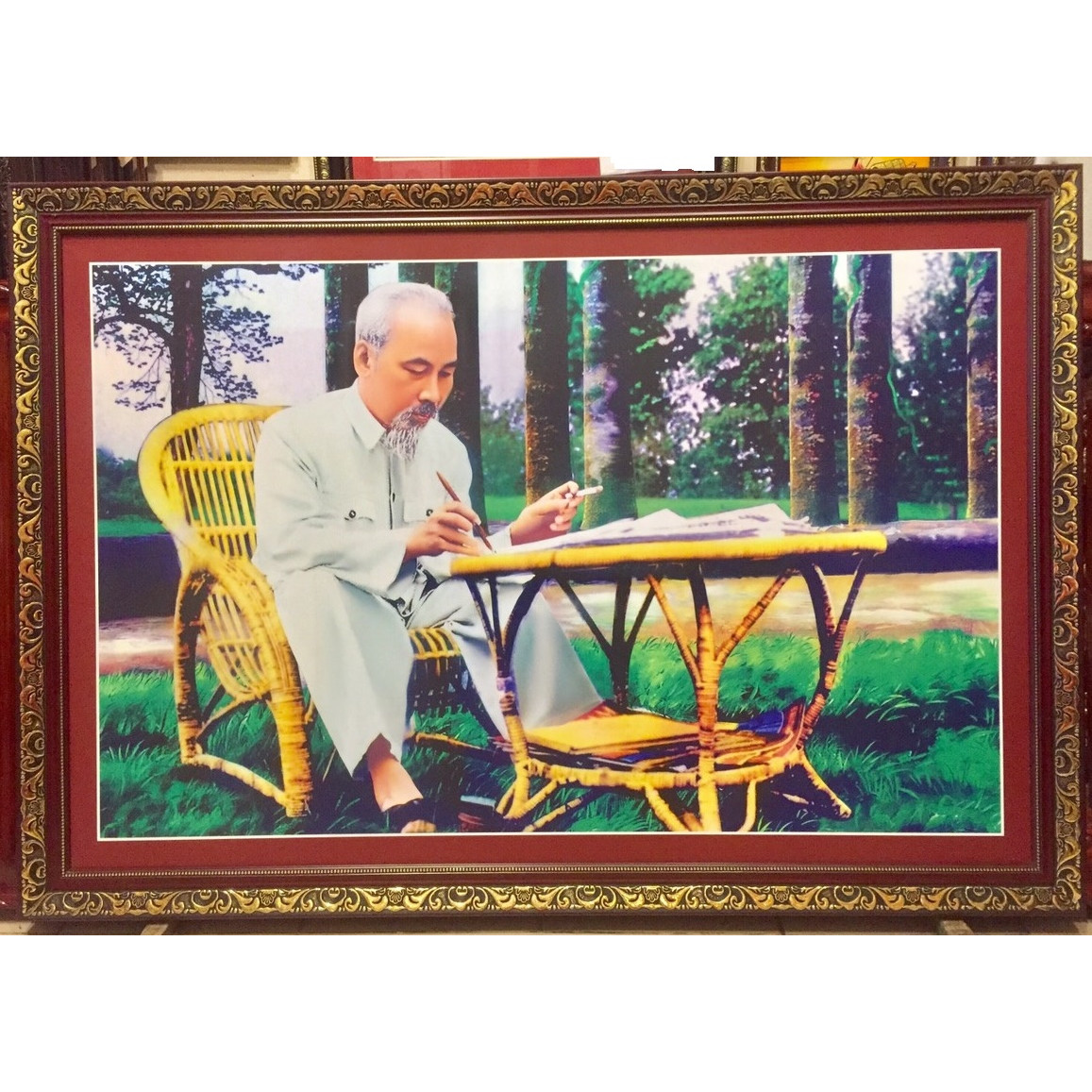 Tranh Bác Hồ ngồi làm việc trong vườn hoa phủ chủ tịch - 9131 ( 91x131cm)