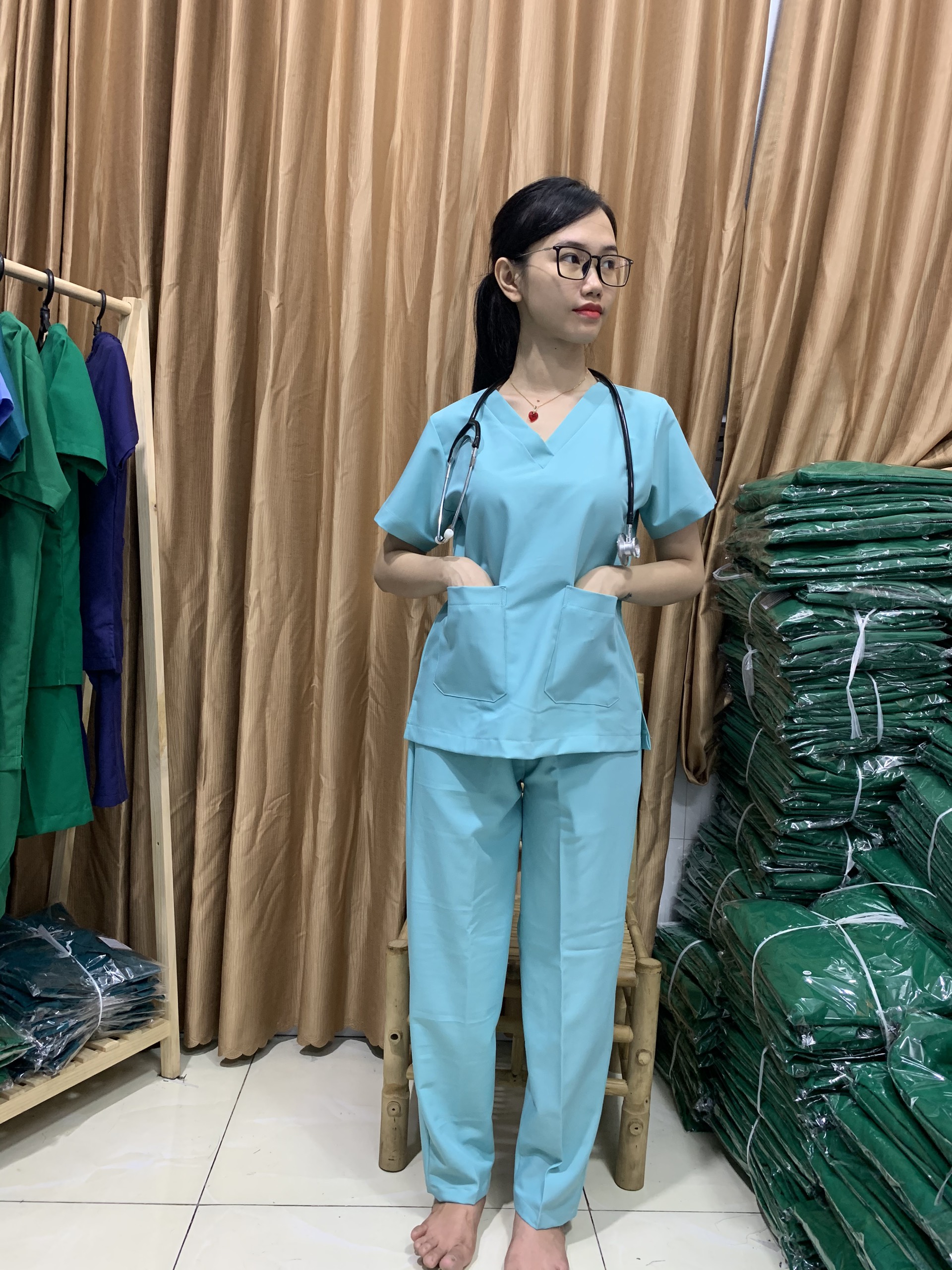 Bộ Scrubs NỮ cổ tim cao cấp màu Xanh Ngọc 01 - Đồng phục hộ lý, y tá, điều dưỡng vải Cotton Thun Hàn Quốc