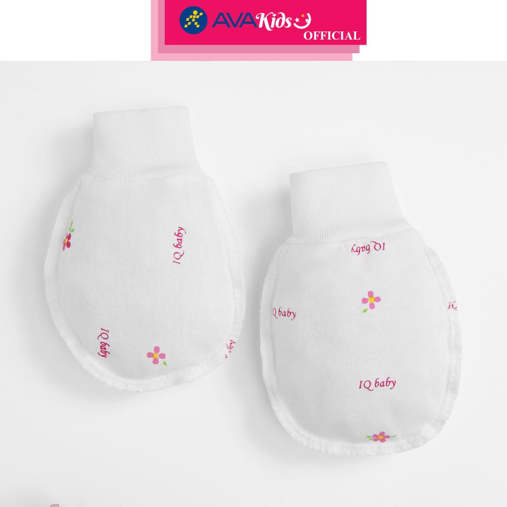 Set nón, bao tay bao chân in hoa hồng IQ Baby màu trắng (0 - 3 tháng) - Hàng Chính Hãng