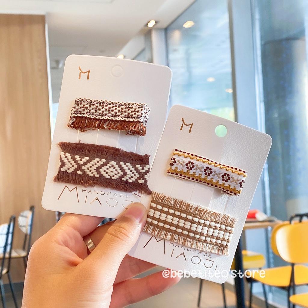 Set 2 Kẹp Tóc Len Thêu Thổ Cẩm Vintage Xinh Xắn Bé Gái Bebé Tí Tẹo