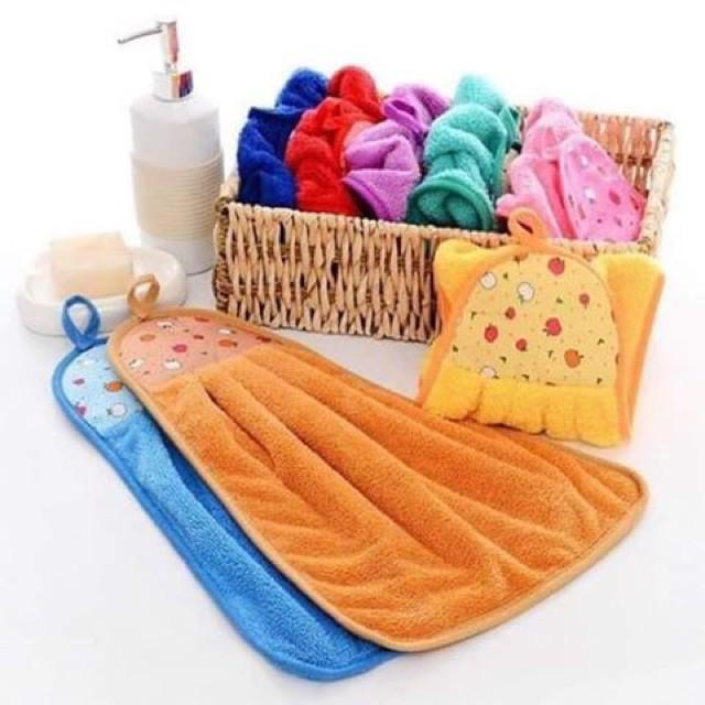 Khăn lau tay lau bát lau bếp trong gian bếp nhà tắm phòng khách có móc treo bằng vải cotton sợi mềm thấm nước