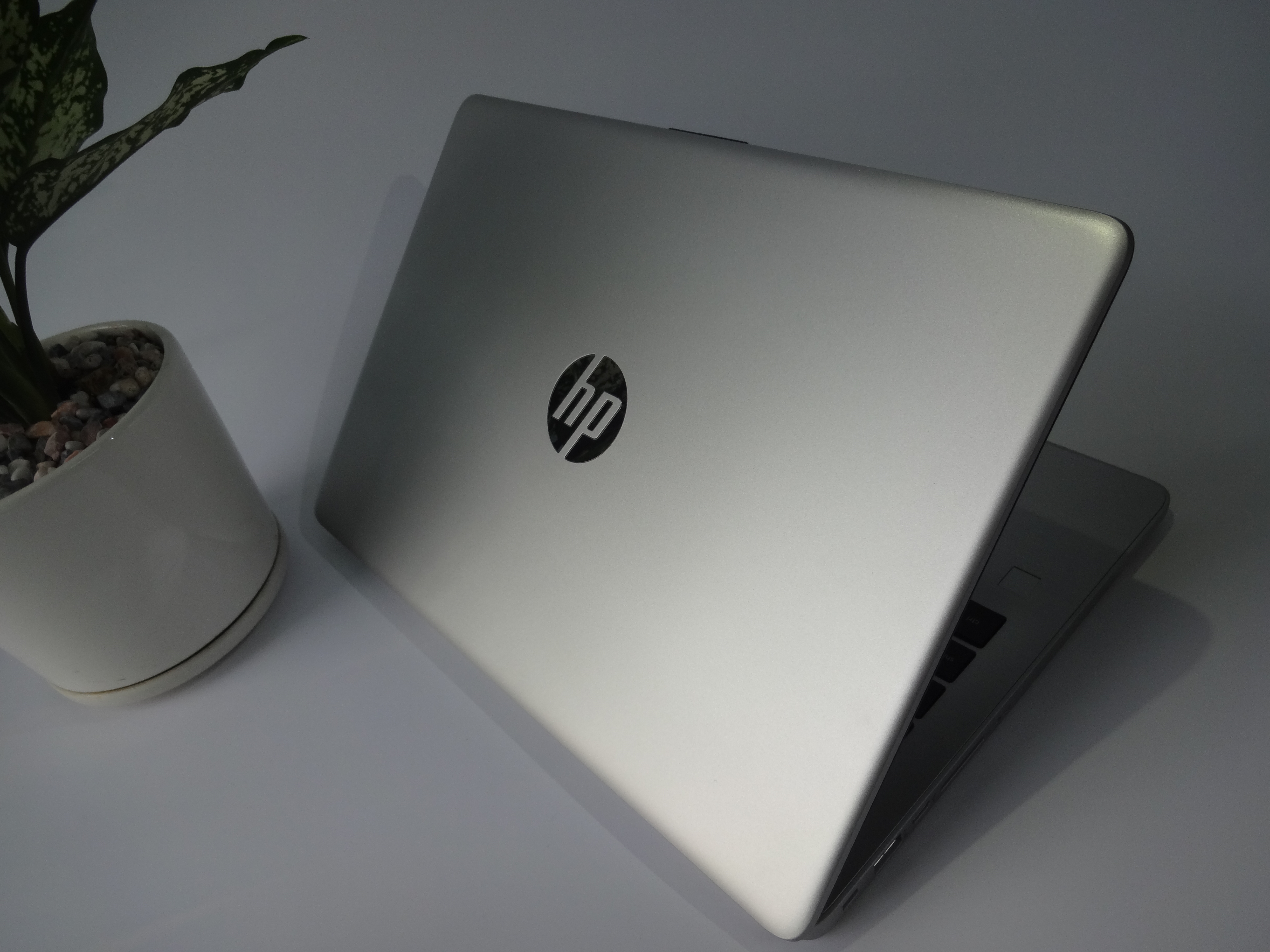 Laptop HP 348 G7 9PG79PA (Core i3-8130U/4Gb/256Gb SSD/14 inch/VGA ON/Dos/Silver)-NBHP134