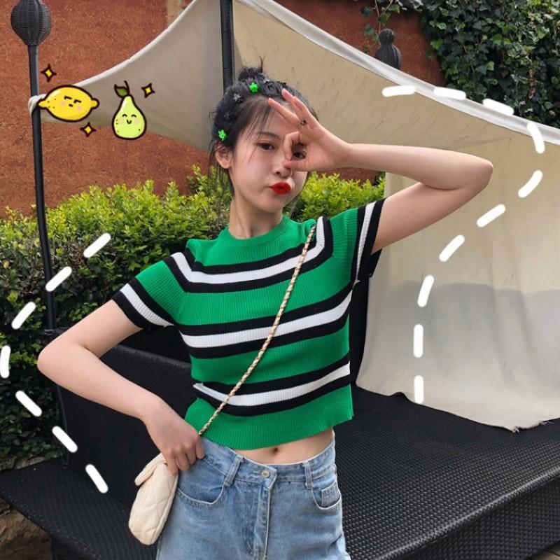 Áo thun tay ngắn hoạ tiết kẻ sọc thiết kế đơn giản dễ phối đồ